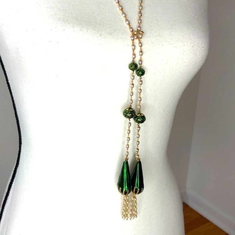 Stunning Larriott style necklace.